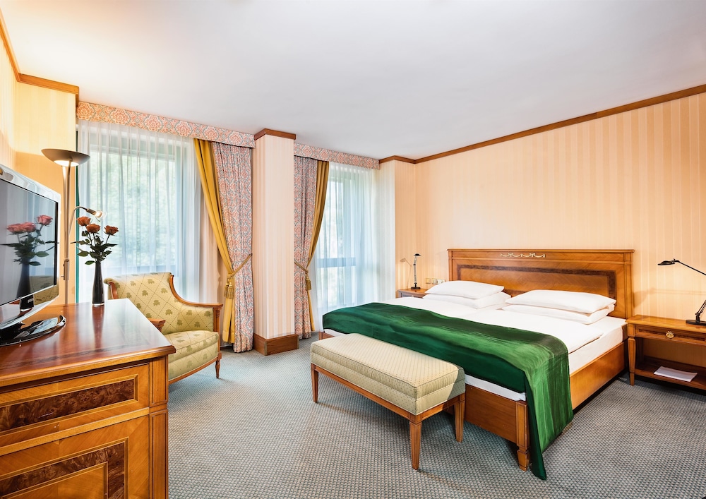 Suite, 1 Double Bed - Photo 4