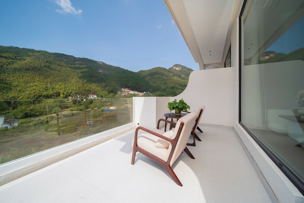 Business Quadruple Room, Mountain View