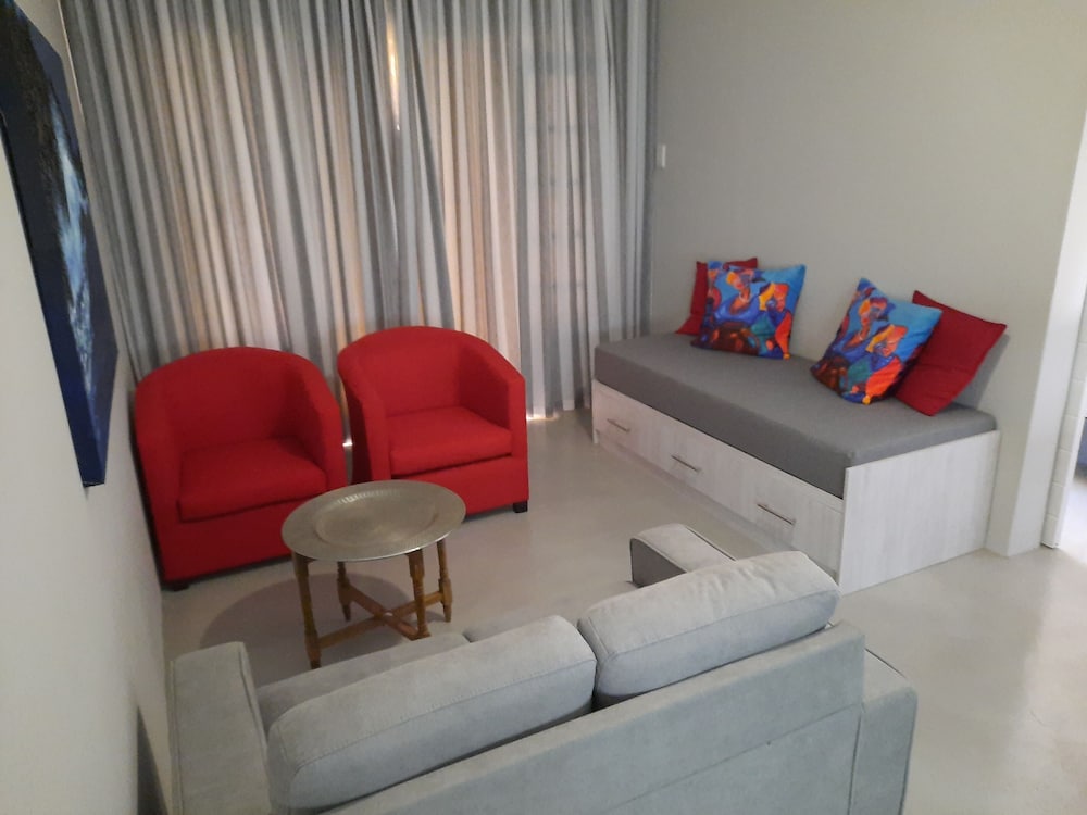 Standard Family Room - Photo 4