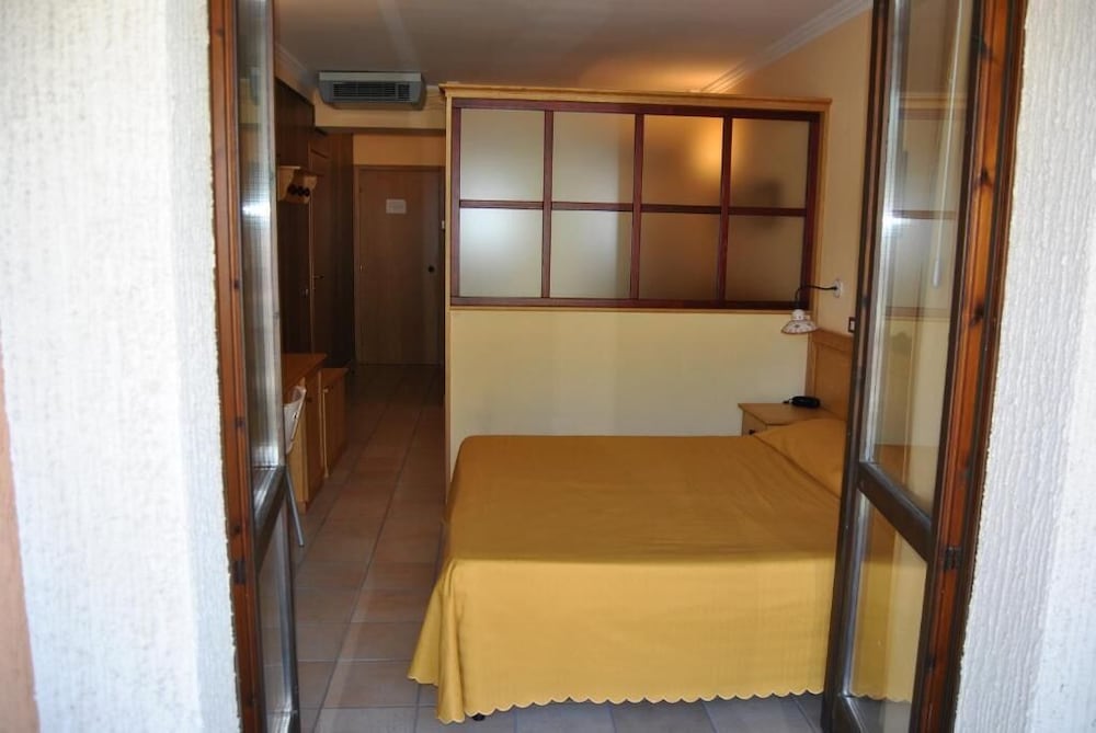 Classic Double or Twin Room, Balcony, Mountain View photo 2