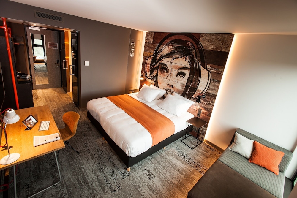 Room (Bassline) photo 3