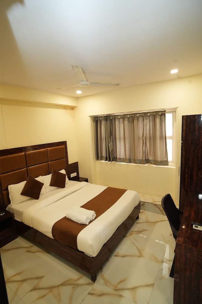 Deluxe Double Room, City View