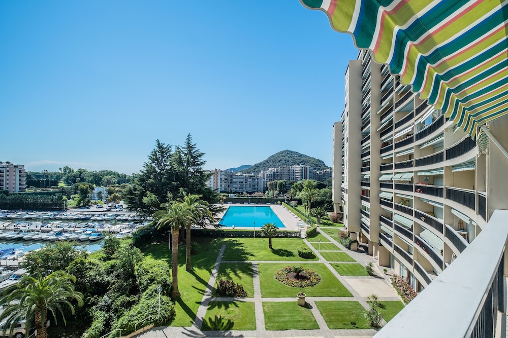 Studio, Pool View (2 PAX) photo 3