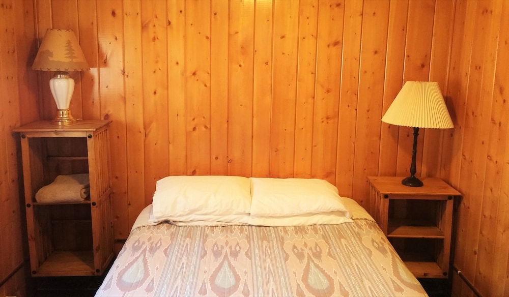 Cabin, 1 Bedroom (Ponderosa Pine - Not Pet Friendly) photo 2