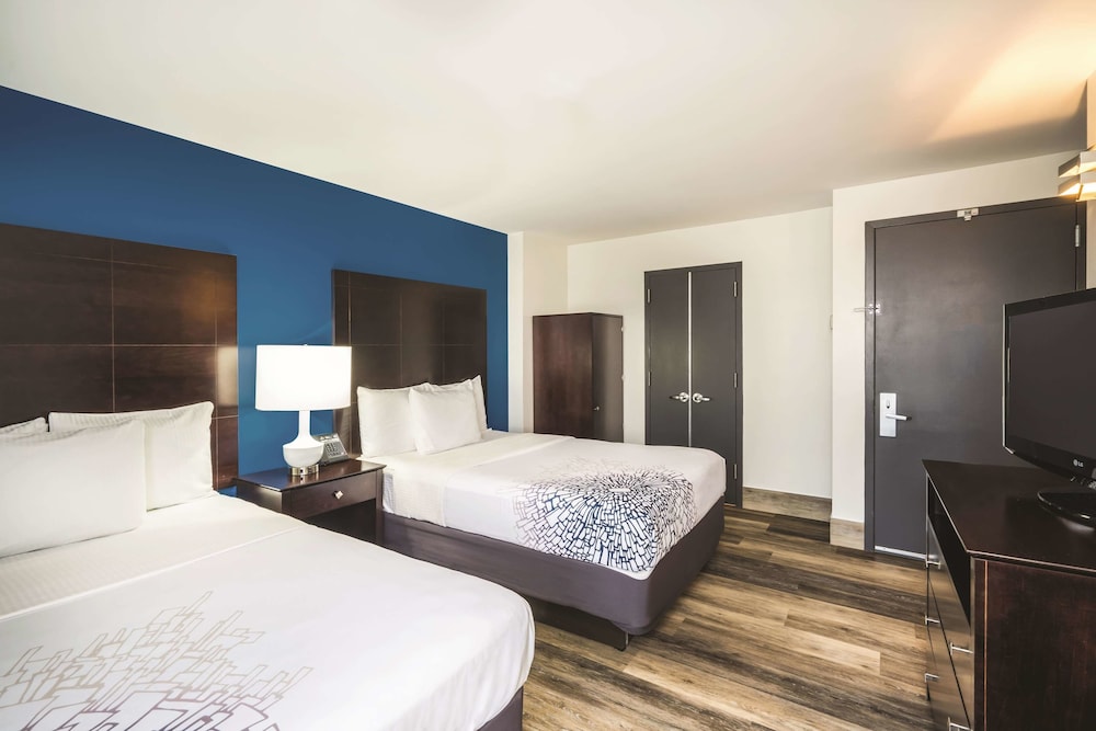Room, 2 Double Beds, Non Smoking - Photo 1
