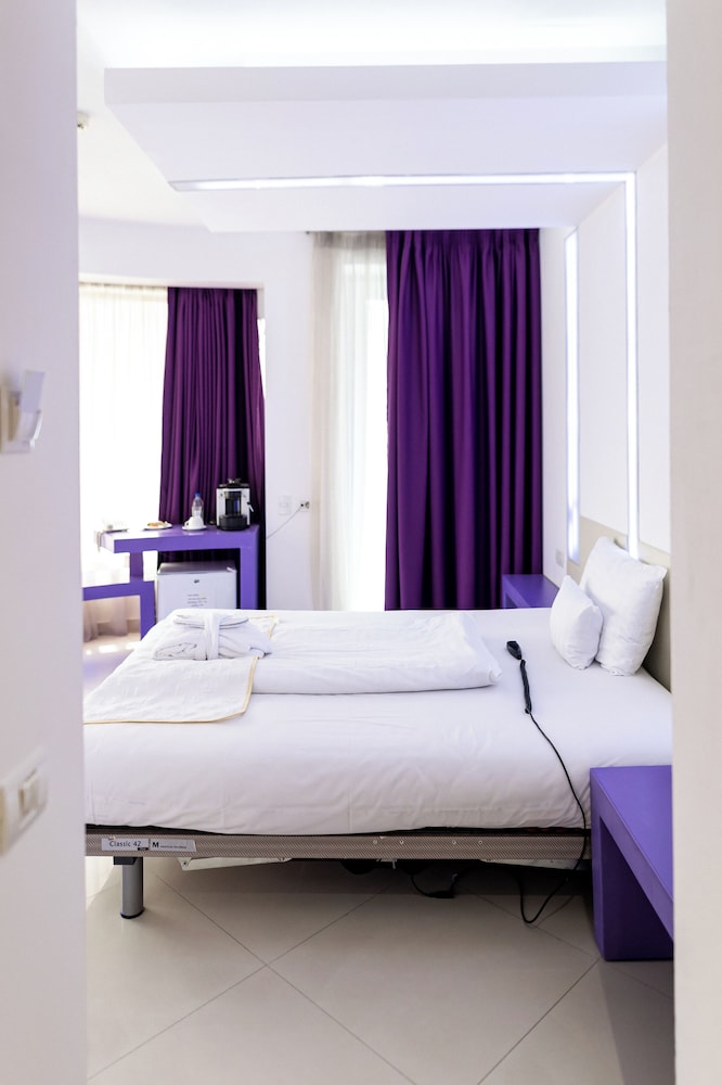 Deluxe Room - Photo 9