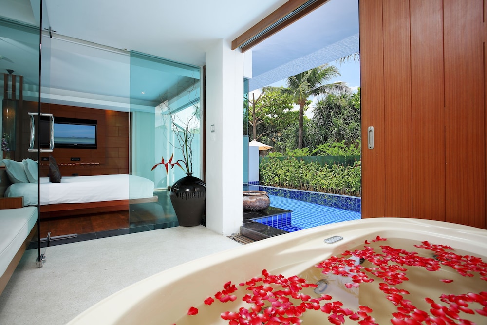 Beachfront Pool Villa - Free Daily Minibar - Photo 10