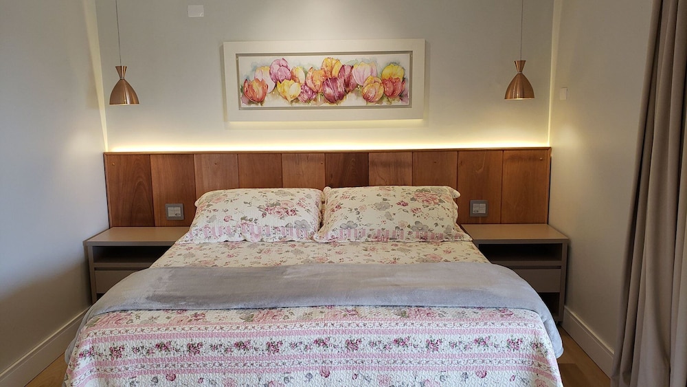 Romantic Chalet, Lake View photo 1
