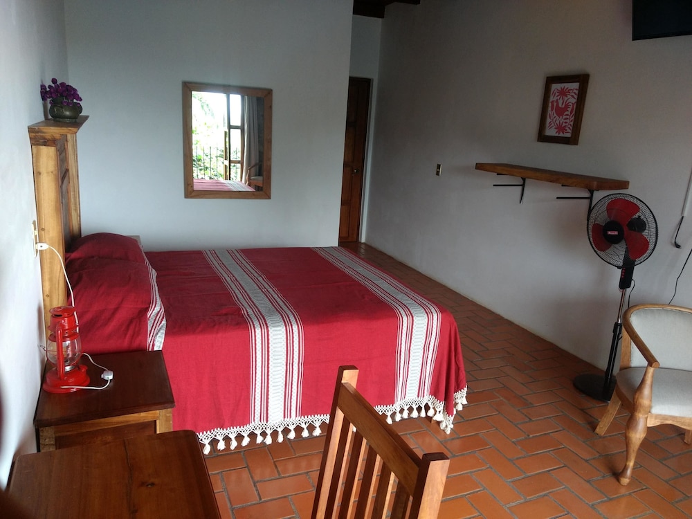 Classic Room, 1 Queen Bed, Non Smoking - Photo 2