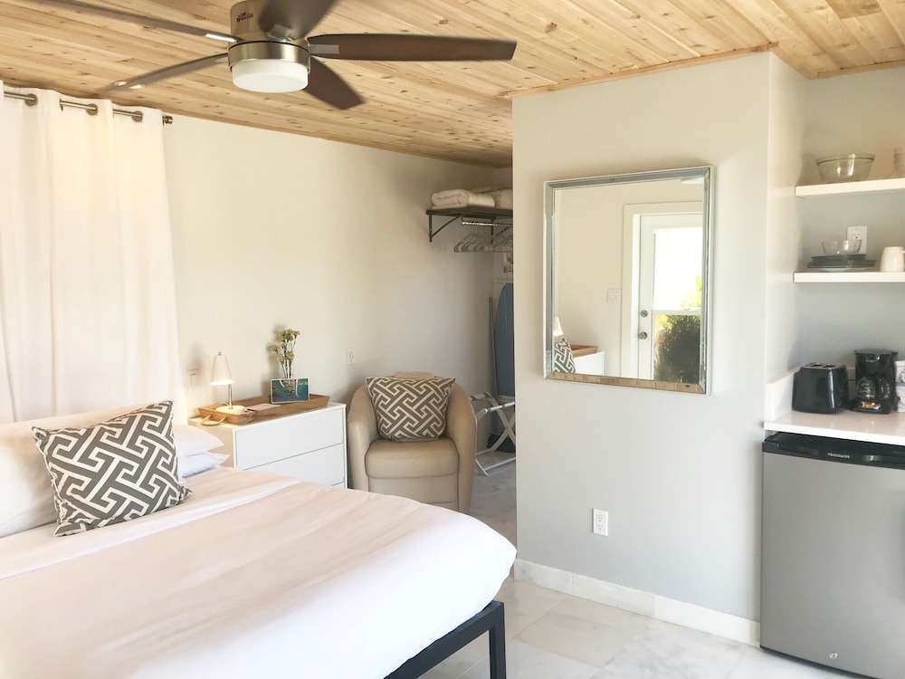 Modern Waterfront Studio photo 3
