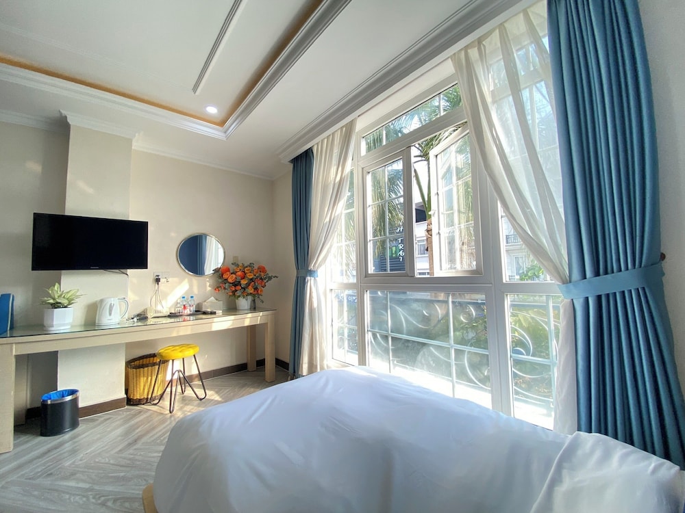 Deluxe Double or Twin Room, City View