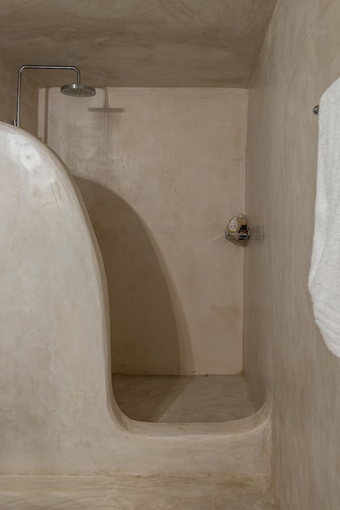 Senior Suite, Jetted Tub (Caldera View) - Photo 7