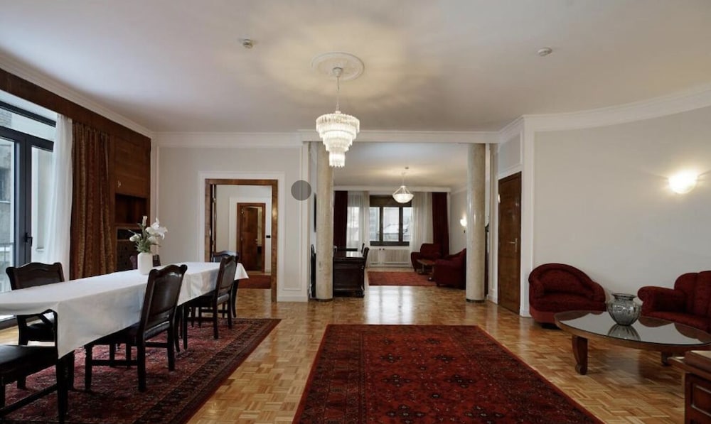 Signature Suite