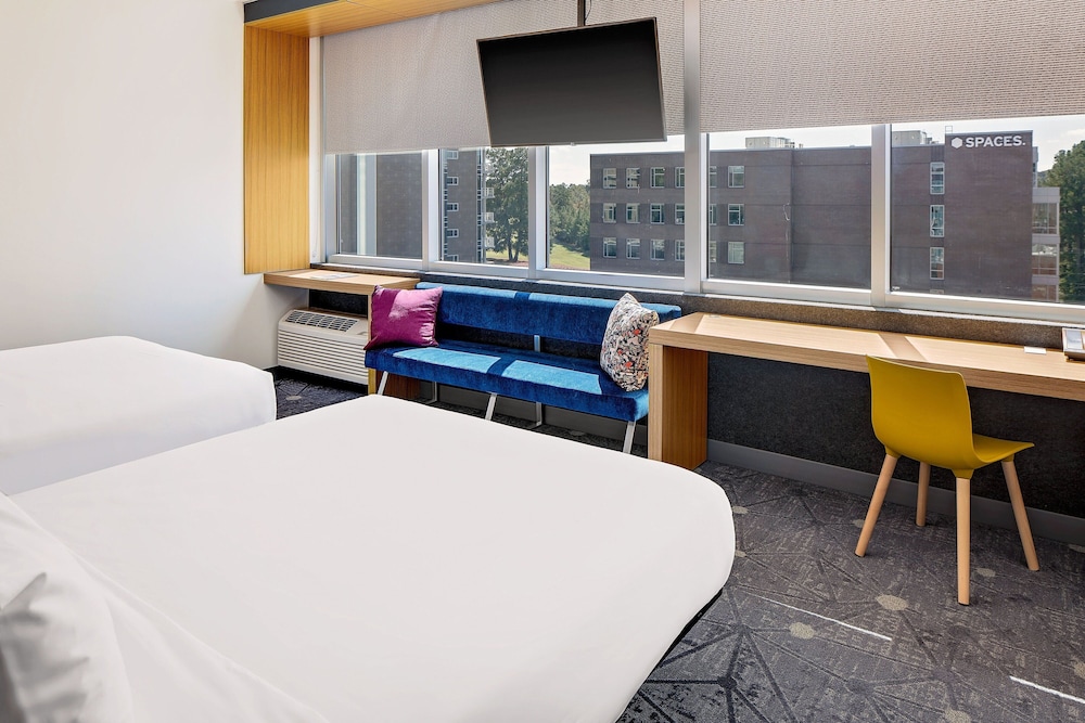 Room, 2 Queen Beds - Photo 4