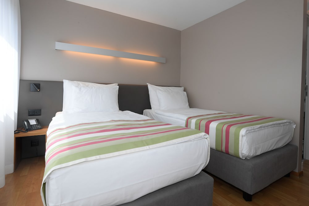 Classic Twin Room, 2 Twin Beds, Non Smoking photo 2