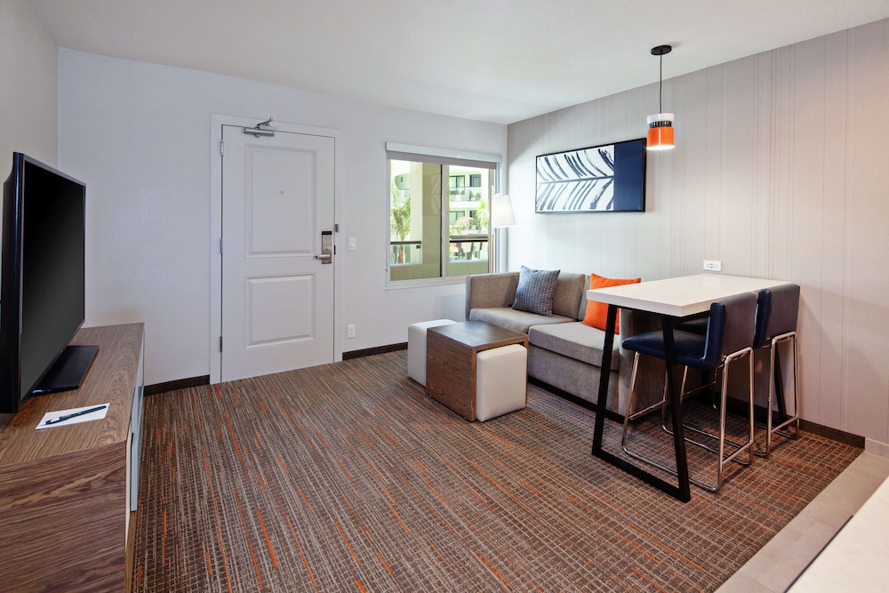 Suite, 1 King Bed (Hearing) - Photo 2