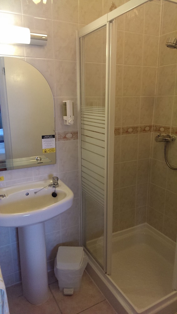 Standard Room, 2 Twin Beds - Photo 7