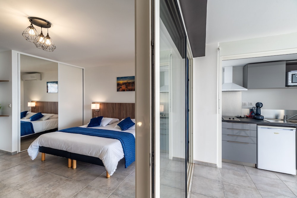 Standard Studio, 1 Queen Bed, Mobility Accessible - Photo 2