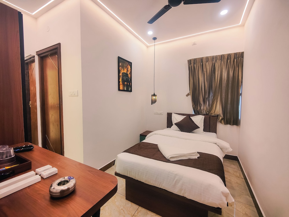 Classic Single Room, City View