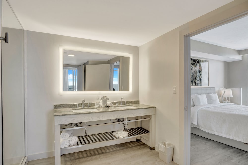 Oceanfront Classic Suite, 1 Bedroom - Photo 7