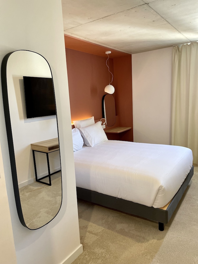 Superior Room, 1 Queen Bed - Photo 11