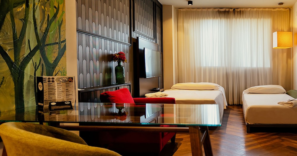 Family Quadruple Room - Photo 1
