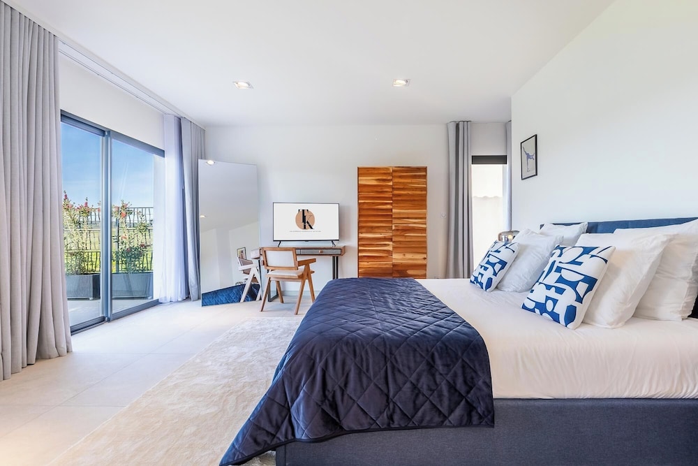 Deluxe Double Room, Pool View