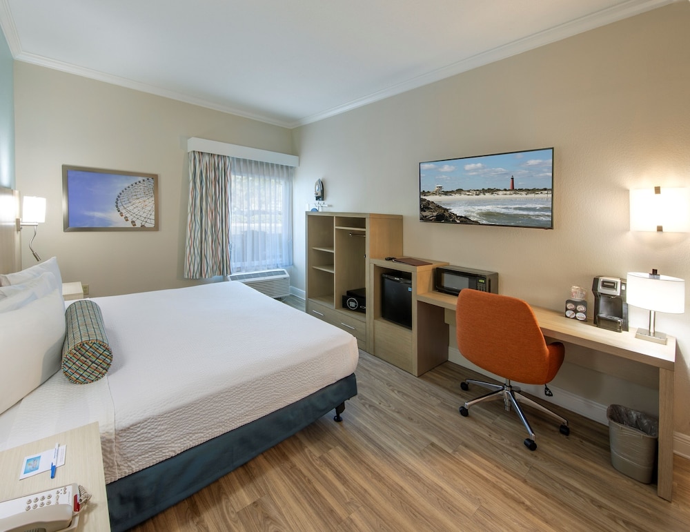 Standard Room, 1 King Bed, Accessible - Photo 1