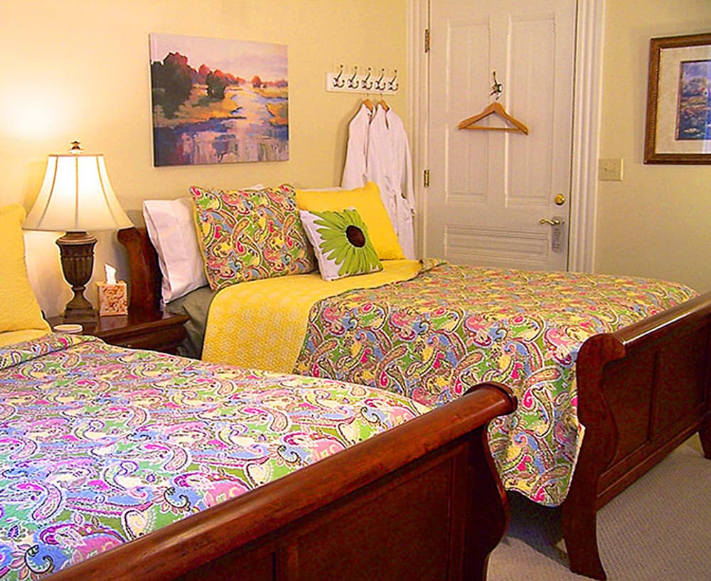Luxury Double Room Single Use, 2 Twin Beds, Private Bathroom, Garden View photo 1