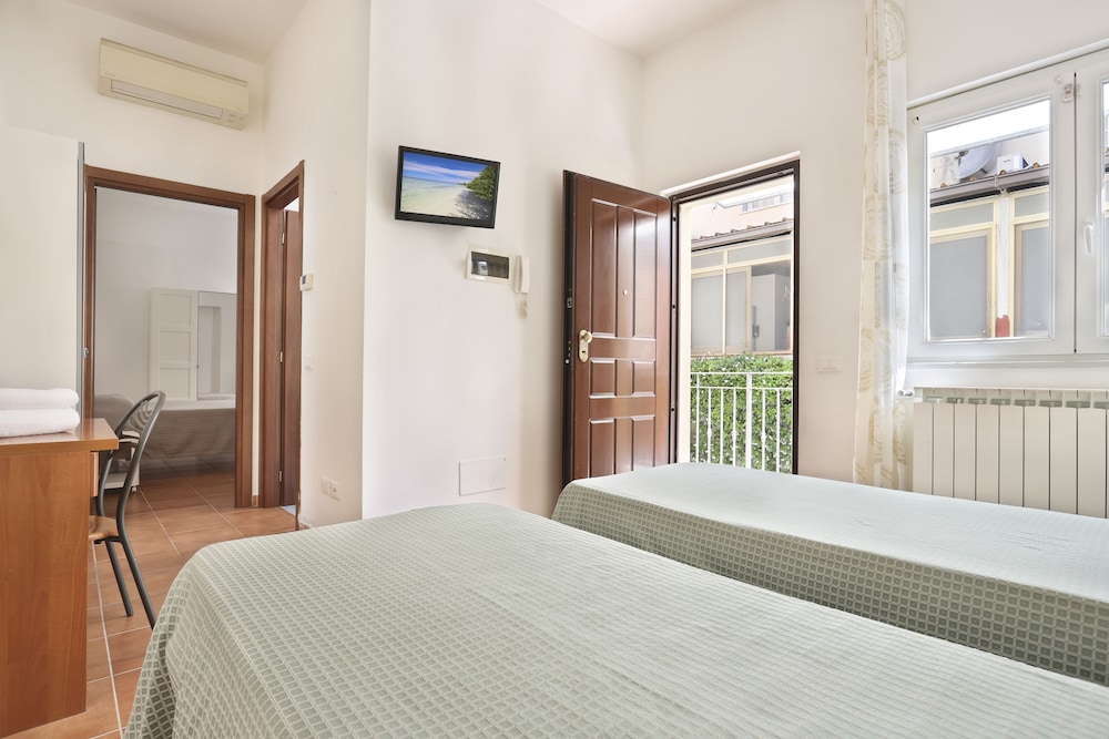 Triple Room, Balcony photo 1