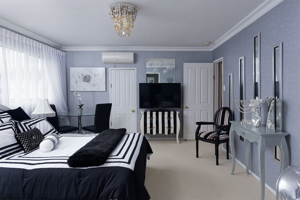 Silver Room, Garden View photo 2