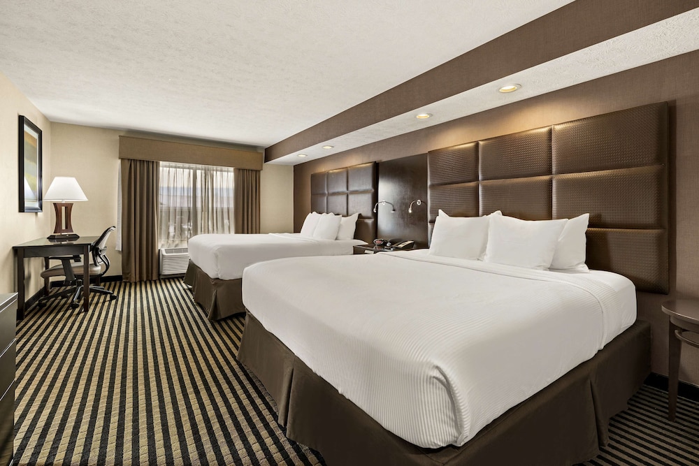 Suite, Multiple Beds (2 Kings) - Photo 1