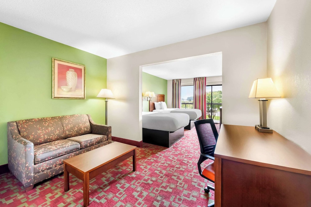 Suite, 2 Double Beds, Non Smoking photo 1