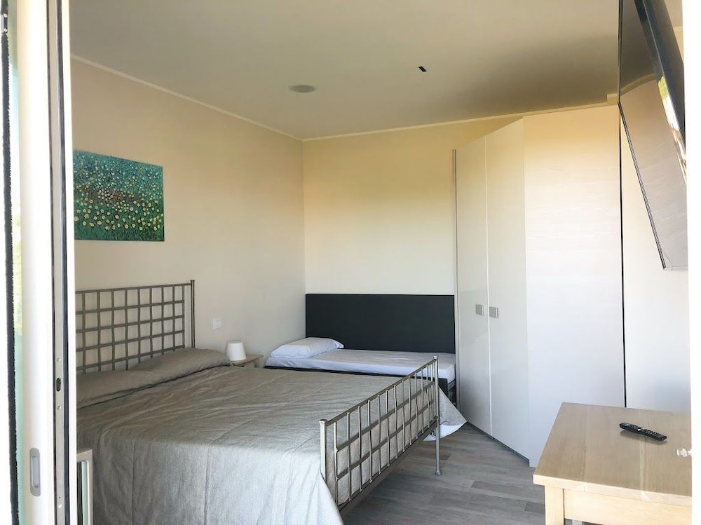 Room, Multiple Beds, Garden View photo 1