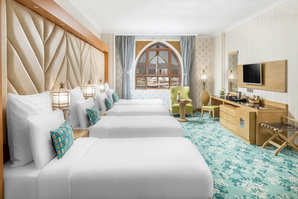 Executive Quadruple Room - Photo 2