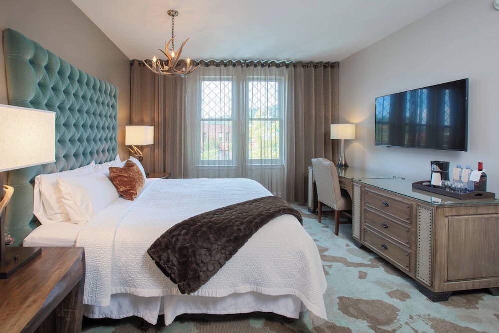 Room, 1 King Bed (Separate Manor Building) - Photo 1