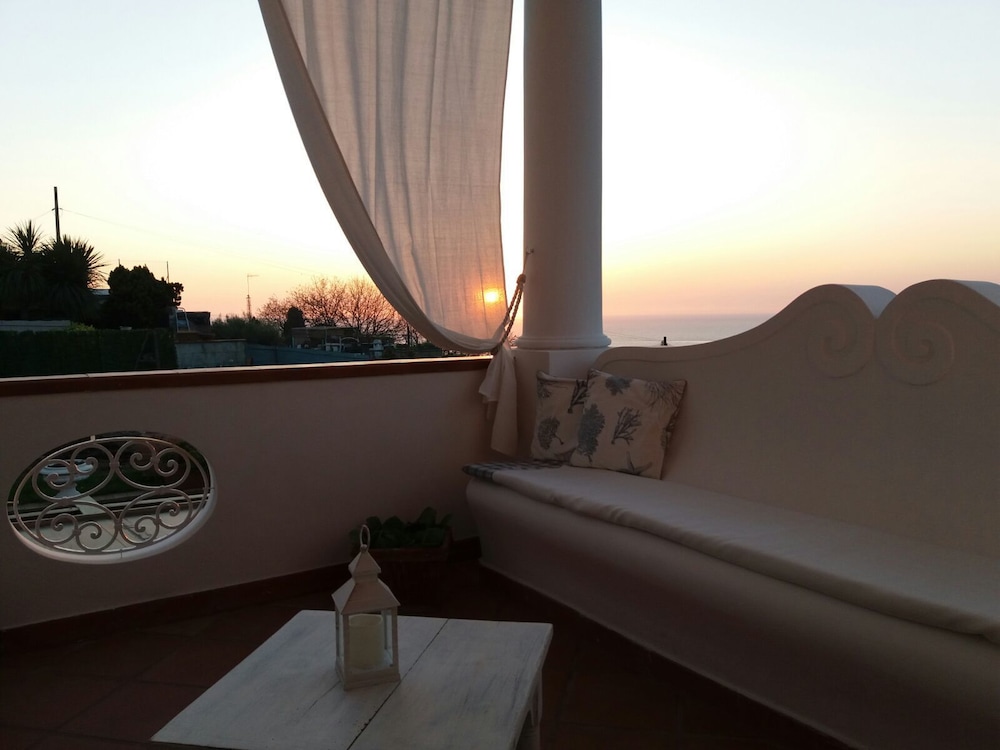 Deluxe Room, Balcony, Sea View - Photo 14