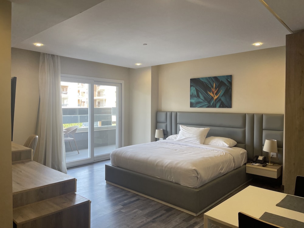 Deluxe Studio King Apartment