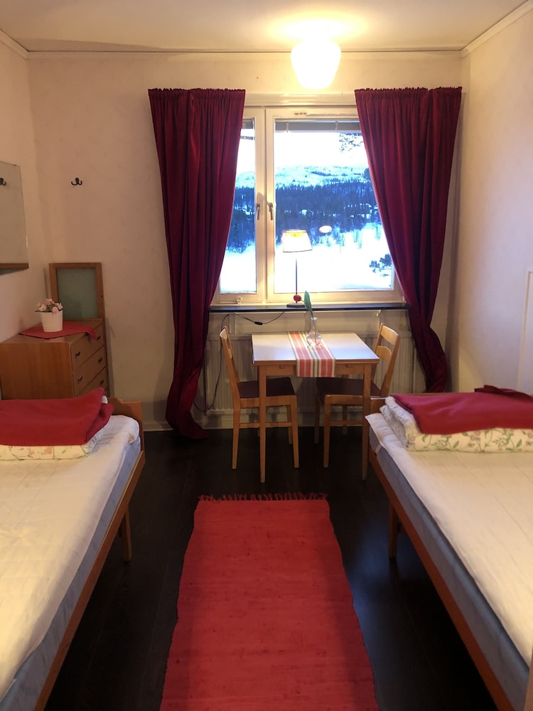 Twin Room (Private WC, Shared Shower) photo 3