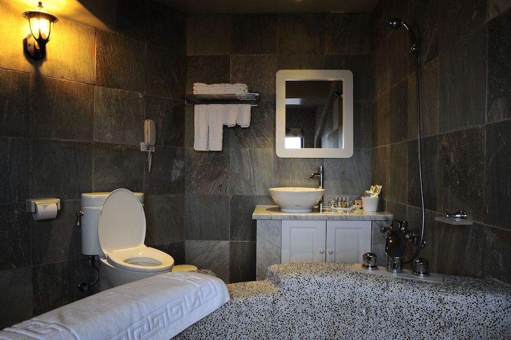 Double Room (J) photo 3