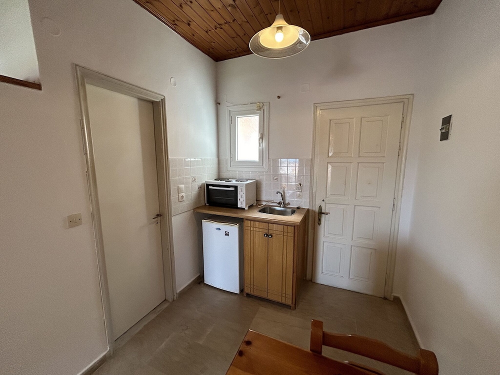 Basic Quadruple Room photo 2