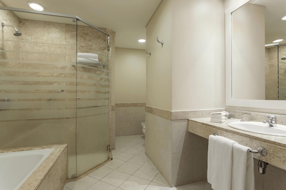 Executive Suite, 1 King Bed - Photo 6