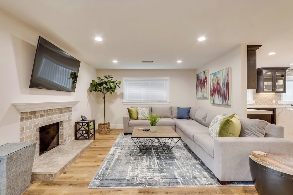House, Multiple Beds, Hot Tub, Pool View (Destination #43)