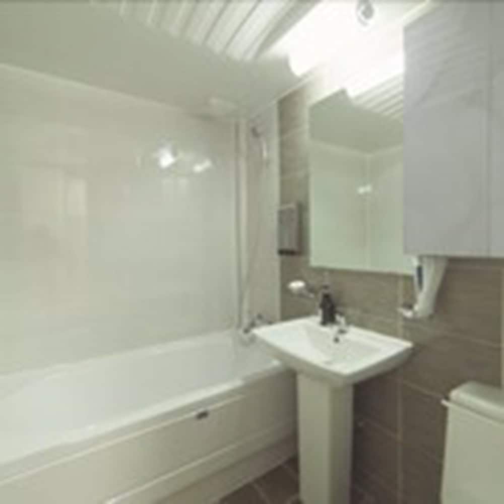 Twin Room, Bathtub photo 2