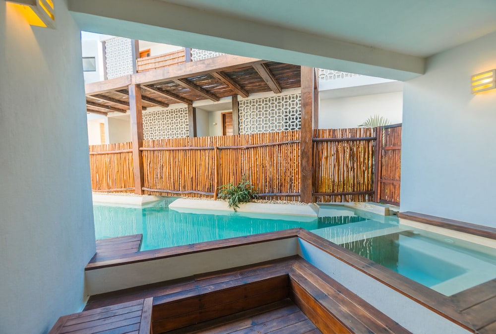 Suite with plunge pool photo 1