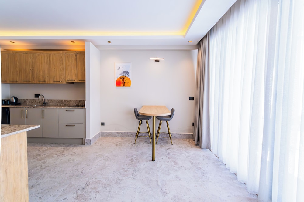 Duplex Swimup Suite - Photo 5