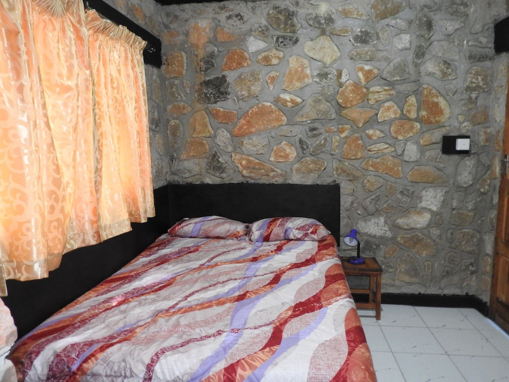 Basic Cottage, Lake View (Zomwe) photo 3