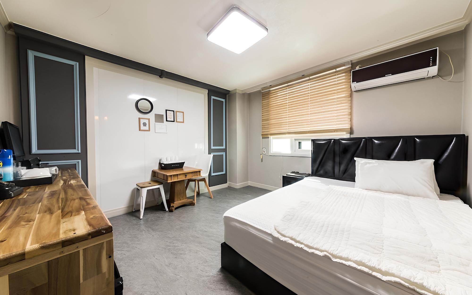 Room (Standard Room) - Photo 10