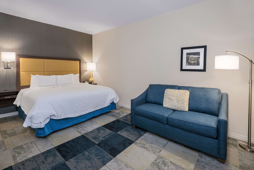 Room, 2 Queen Beds, Accessible (Roll-in Shower)
