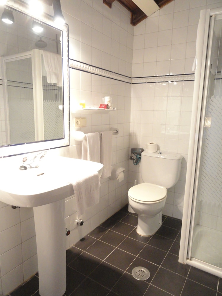 Basic Double Room photo 2